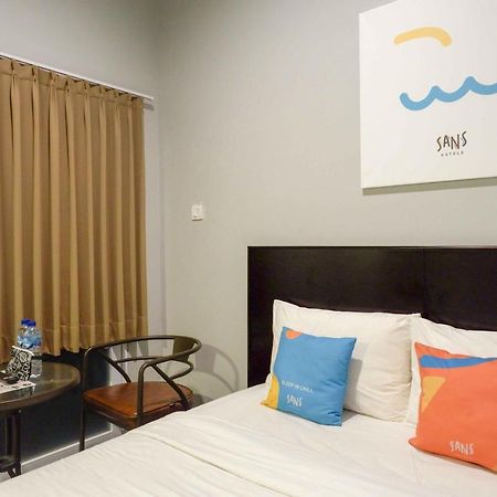 Sans Hotel Empress Simpang Lima Semarang Exterior foto
