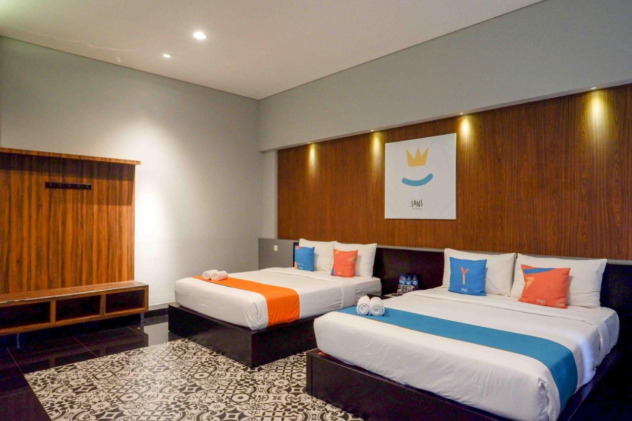 Sans Hotel Empress Simpang Lima Semarang Exterior foto