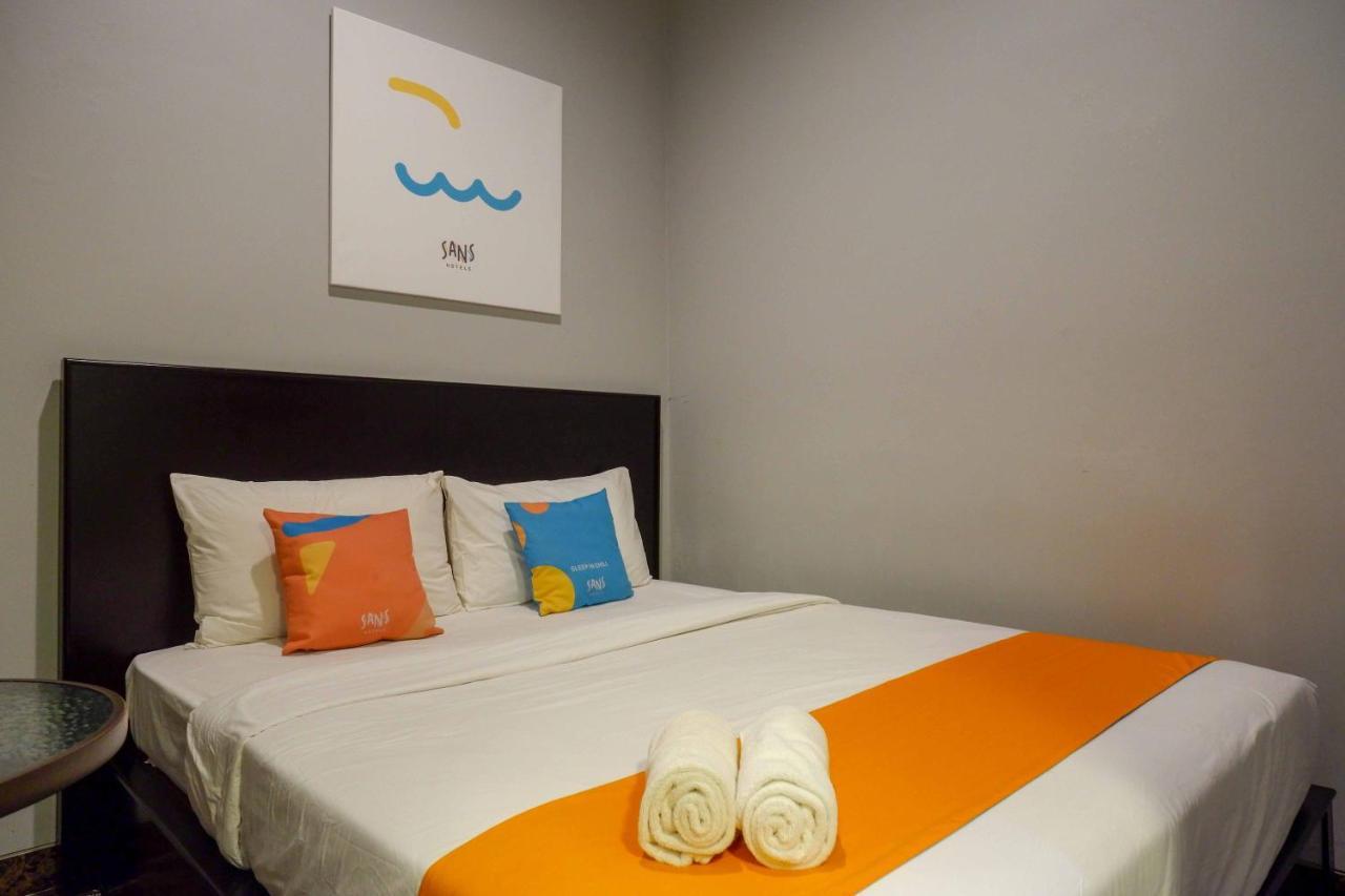 Sans Hotel Empress Simpang Lima Semarang Exterior foto