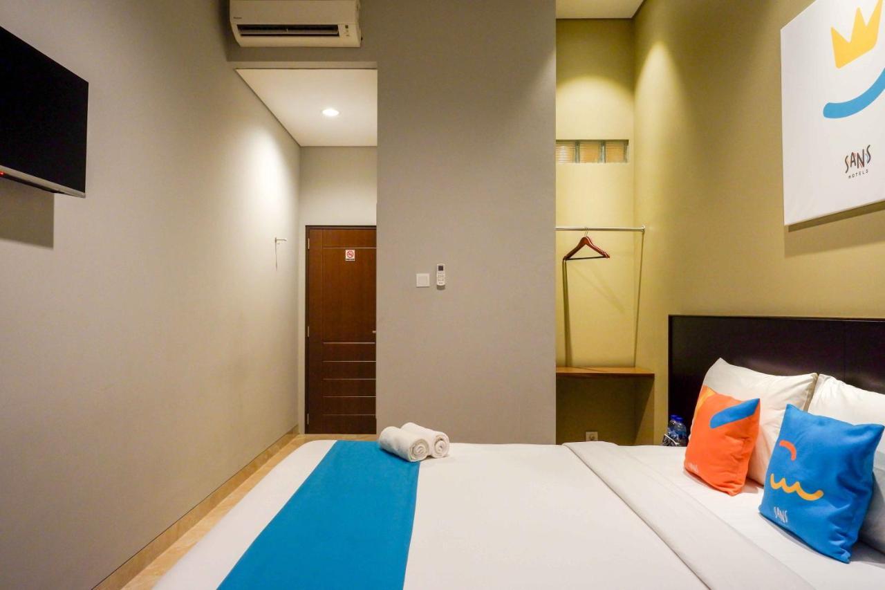 Sans Hotel Empress Simpang Lima Semarang Exterior foto