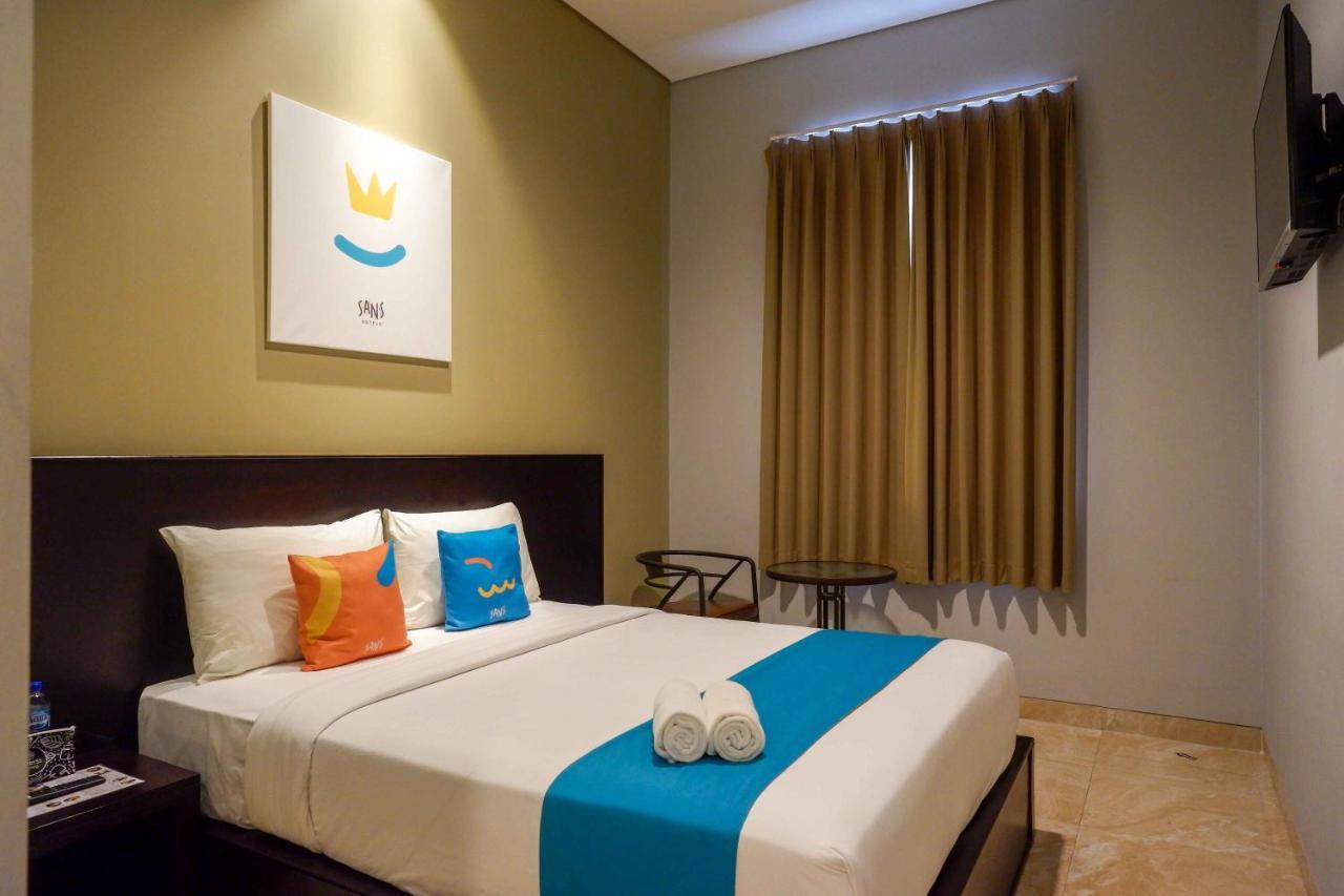 Sans Hotel Empress Simpang Lima Semarang Exterior foto
