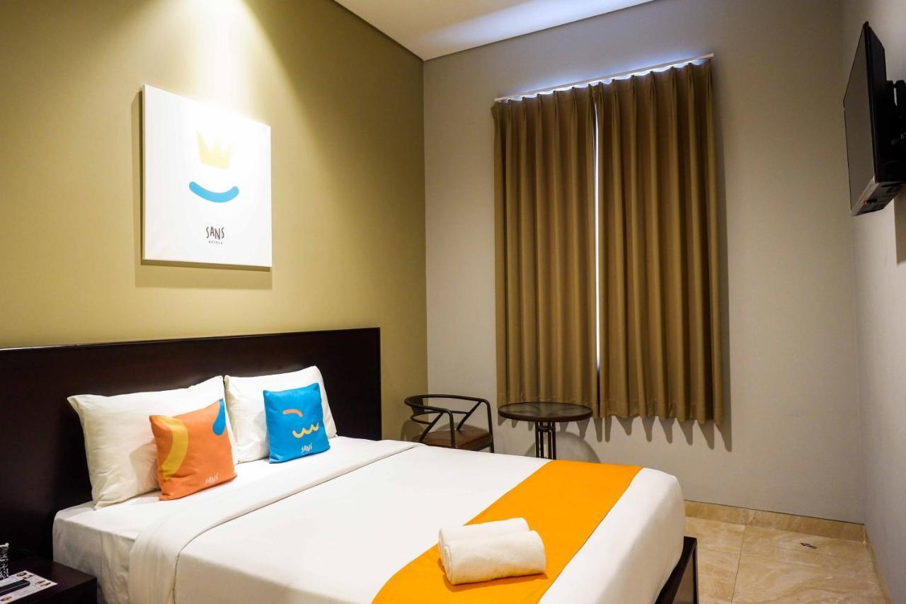 Sans Hotel Empress Simpang Lima Semarang Exterior foto