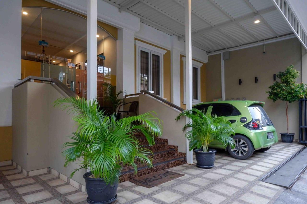 Sans Hotel Empress Simpang Lima Semarang Exterior foto