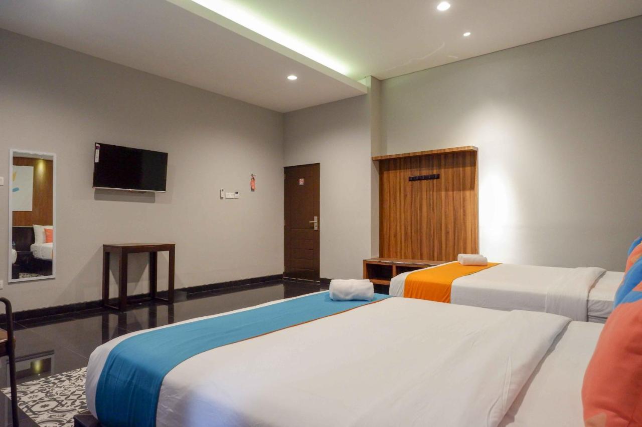 Sans Hotel Empress Simpang Lima Semarang Exterior foto