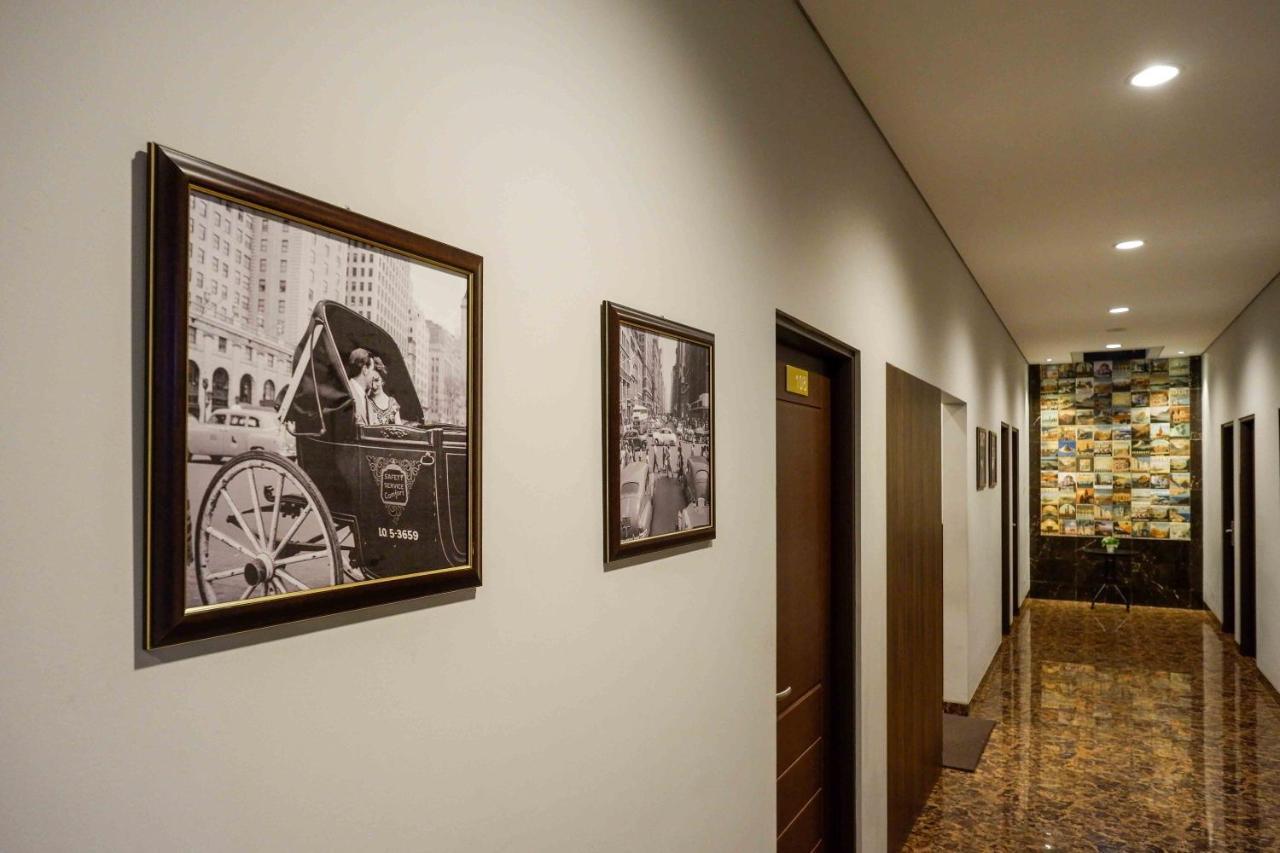 Sans Hotel Empress Simpang Lima Semarang Exterior foto