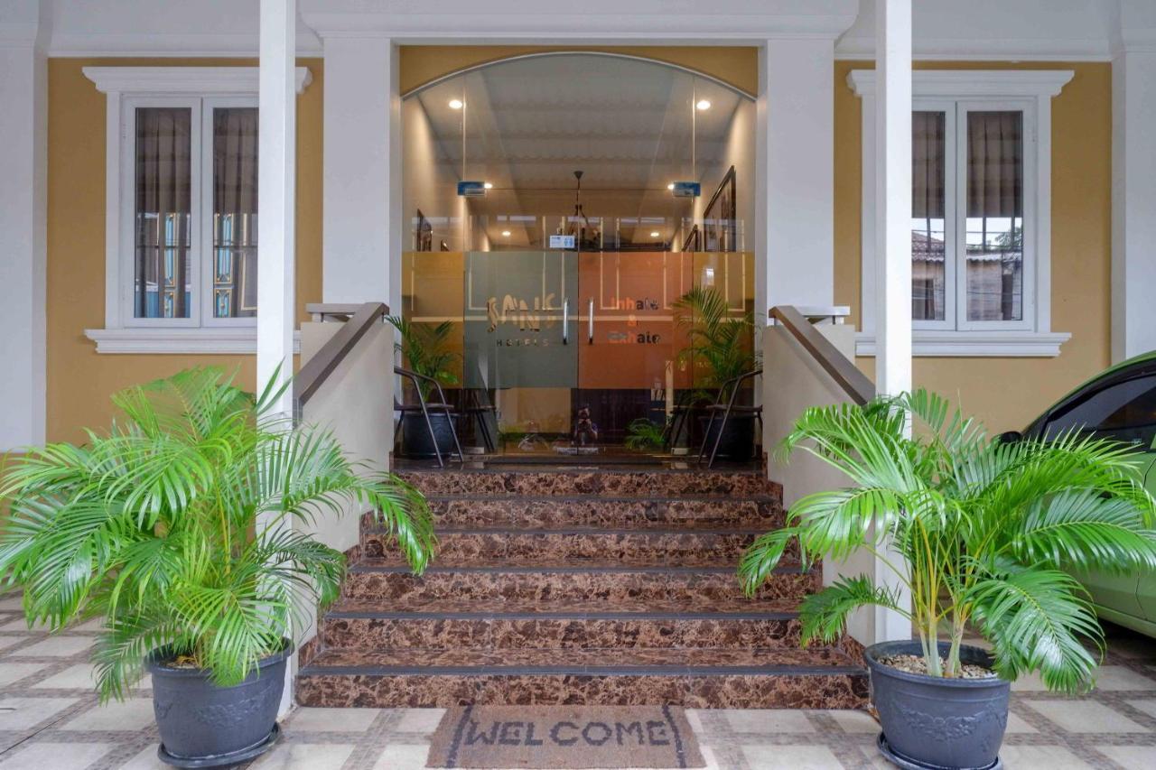 Sans Hotel Empress Simpang Lima Semarang Exterior foto