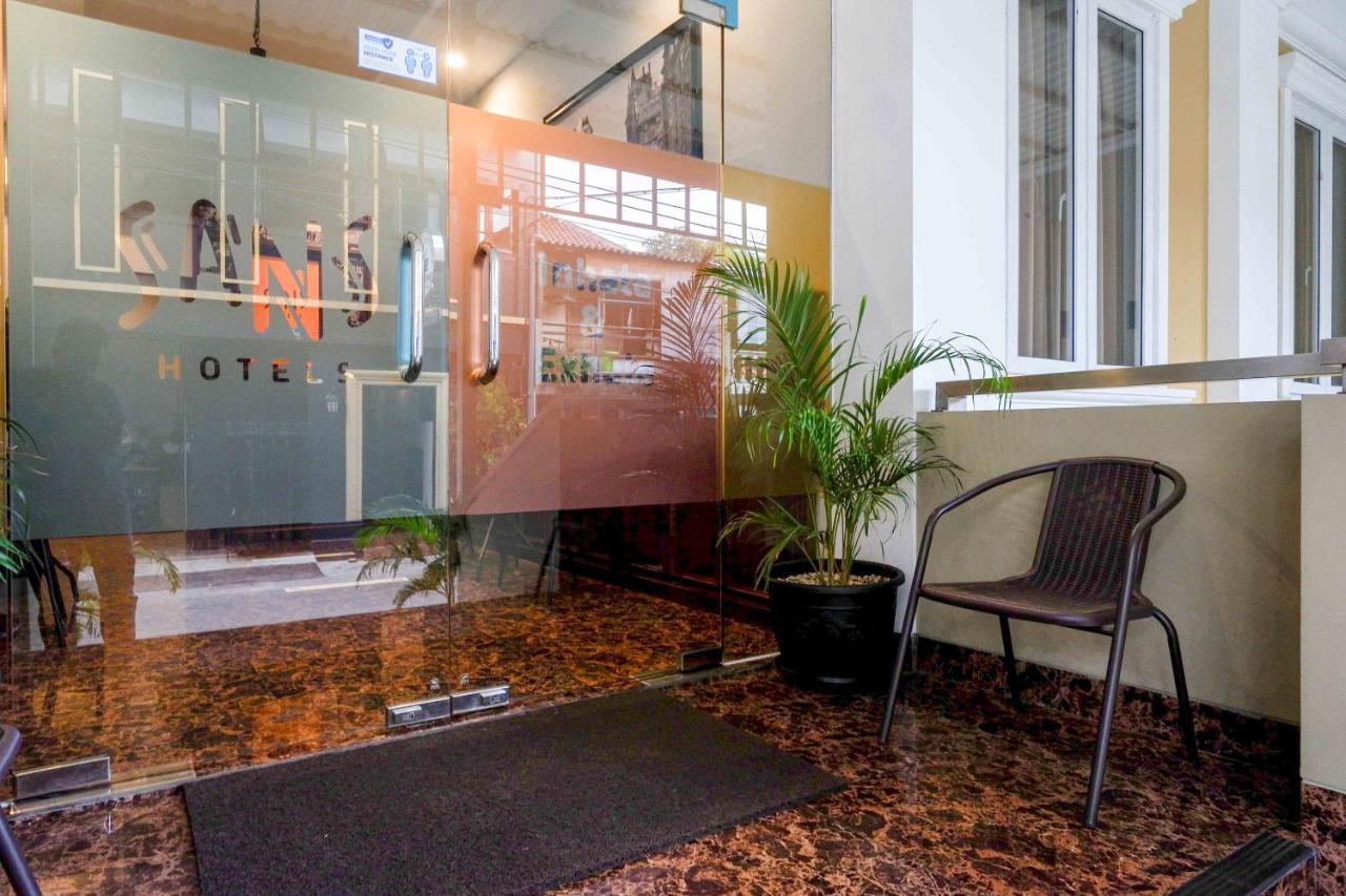 Sans Hotel Empress Simpang Lima Semarang Exterior foto