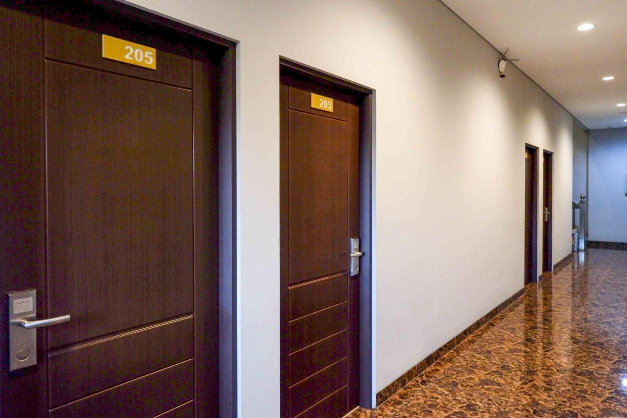 Sans Hotel Empress Simpang Lima Semarang Exterior foto