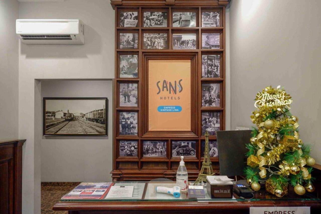 Sans Hotel Empress Simpang Lima Semarang Exterior foto