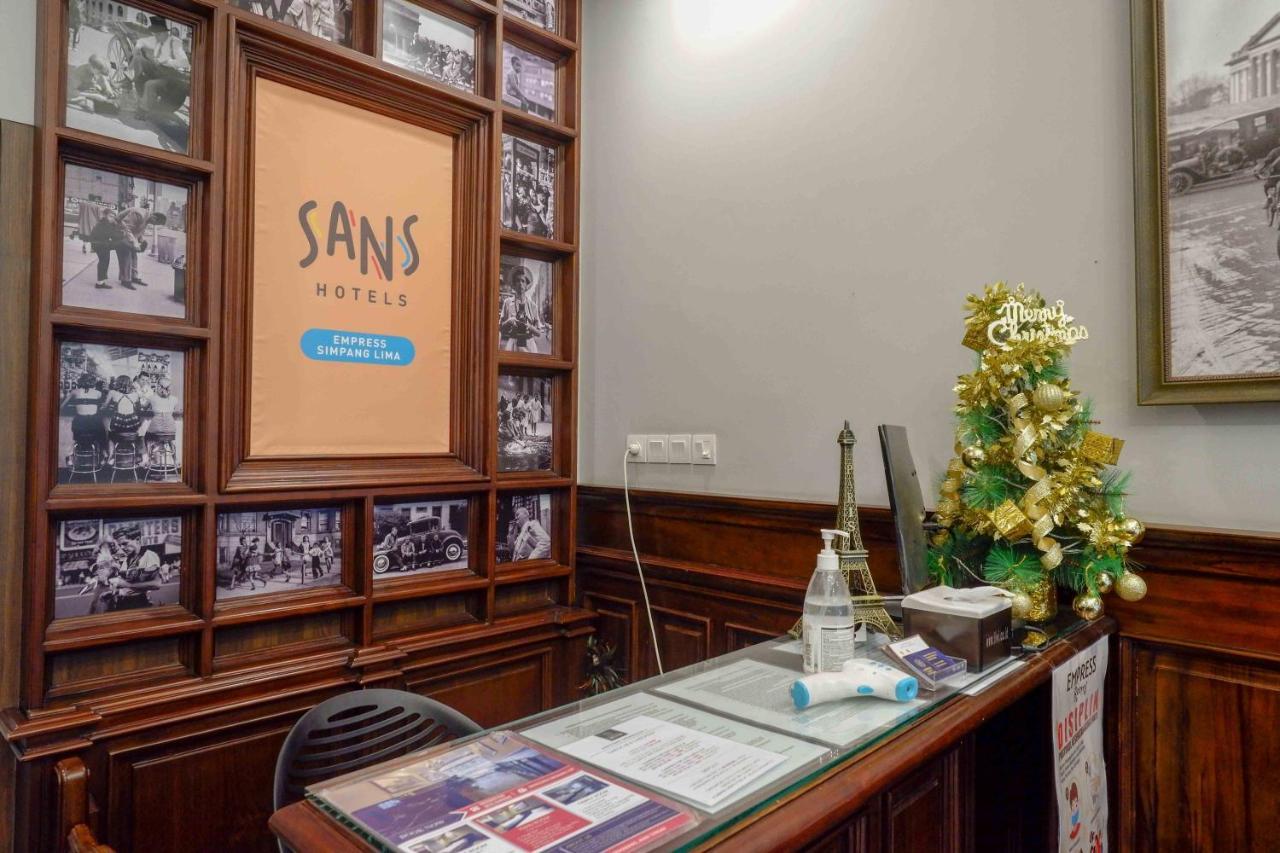 Sans Hotel Empress Simpang Lima Semarang Exterior foto