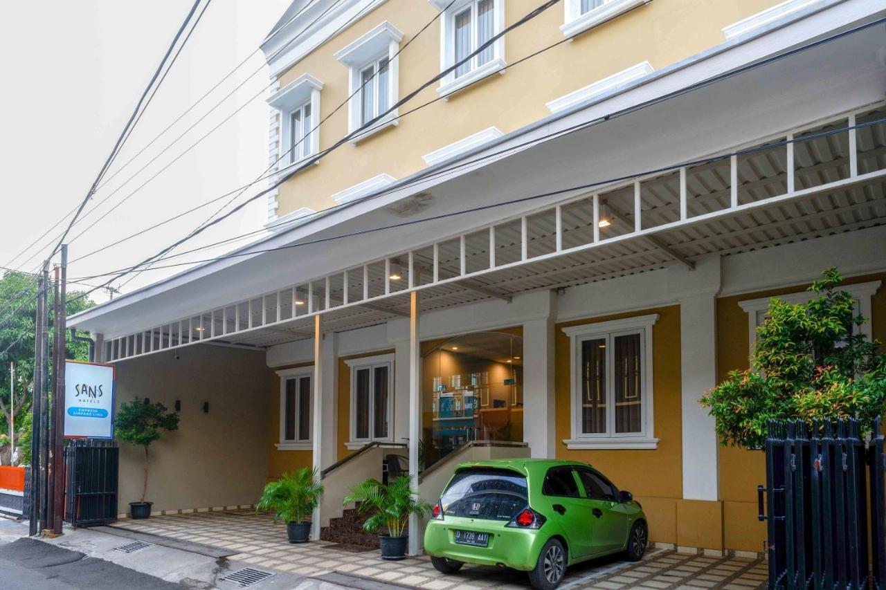 Sans Hotel Empress Simpang Lima Semarang Exterior foto