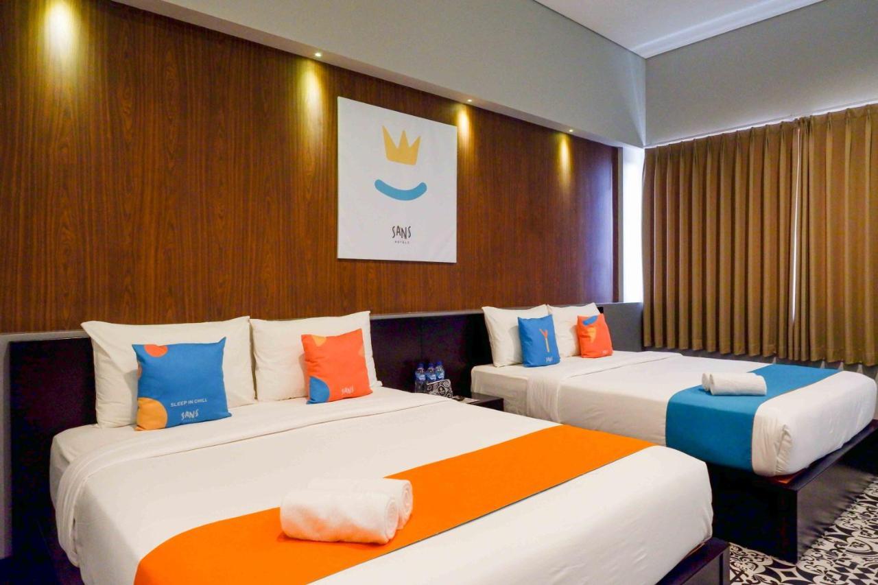 Sans Hotel Empress Simpang Lima Semarang Exterior foto