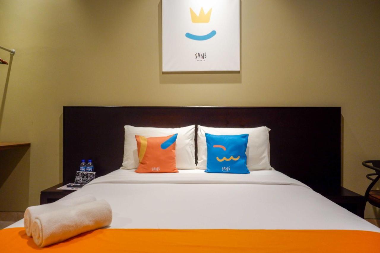 Sans Hotel Empress Simpang Lima Semarang Exterior foto