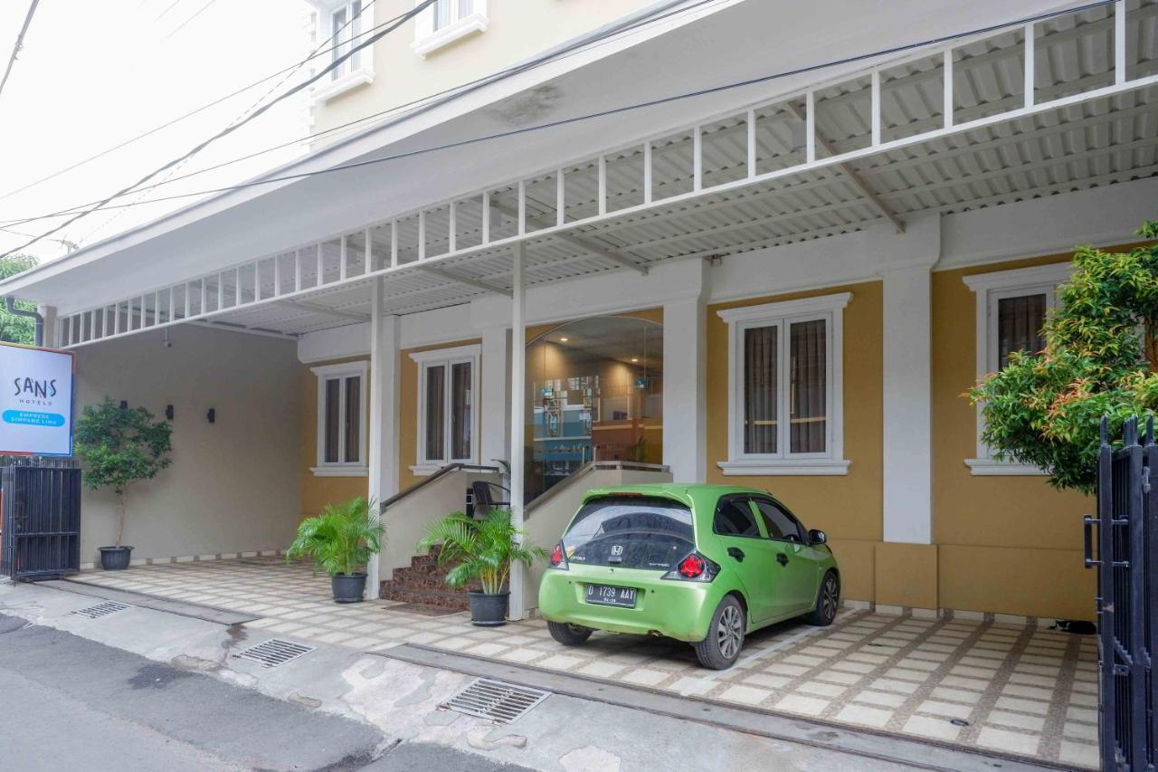 Sans Hotel Empress Simpang Lima Semarang Exterior foto