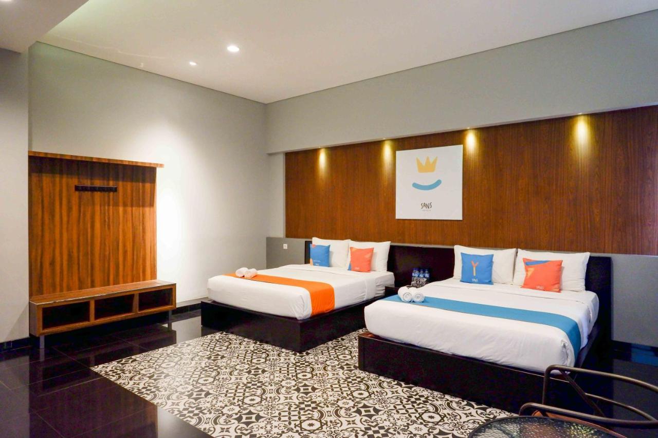 Sans Hotel Empress Simpang Lima Semarang Exterior foto