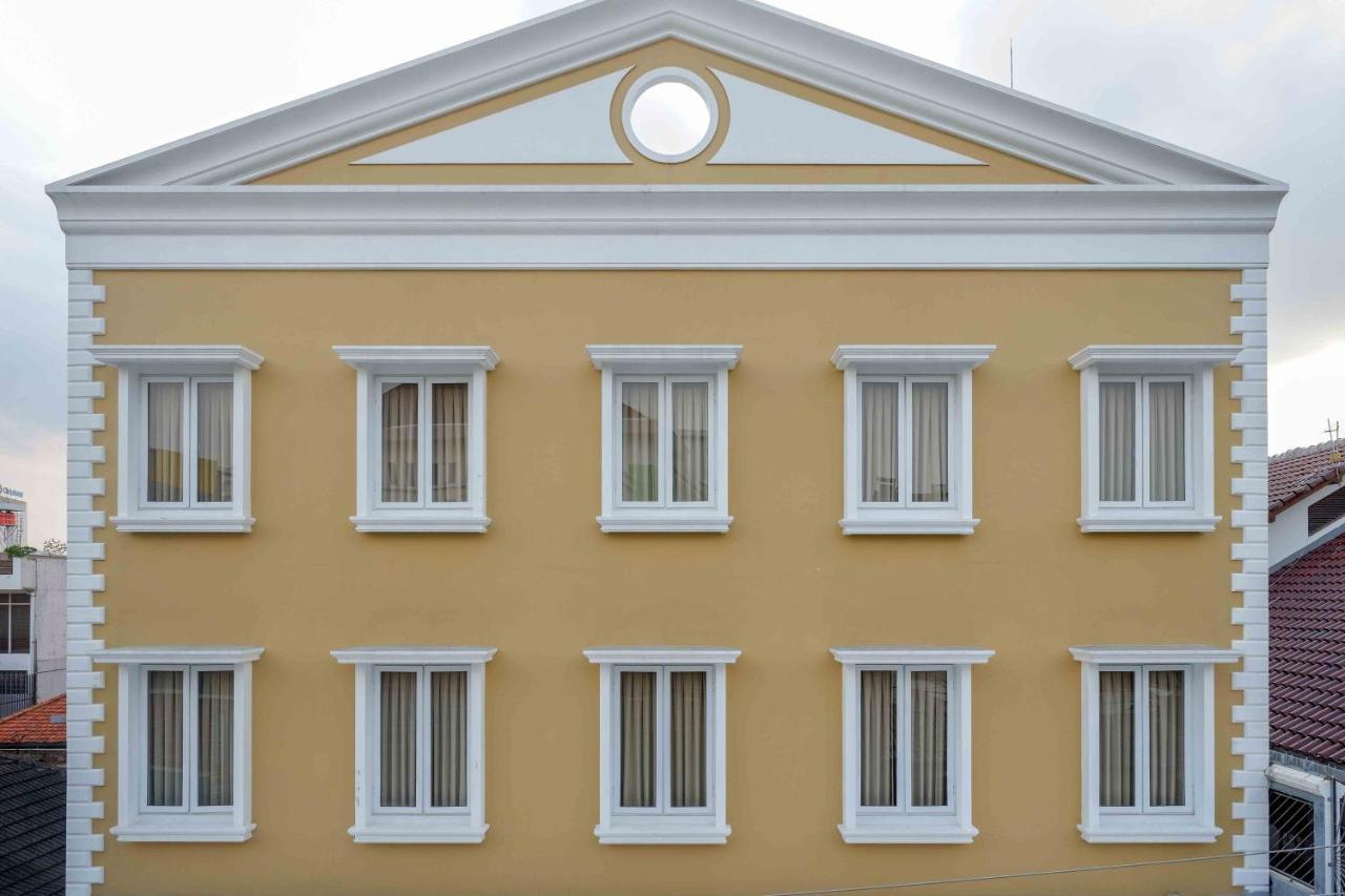 Sans Hotel Empress Simpang Lima Semarang Exterior foto