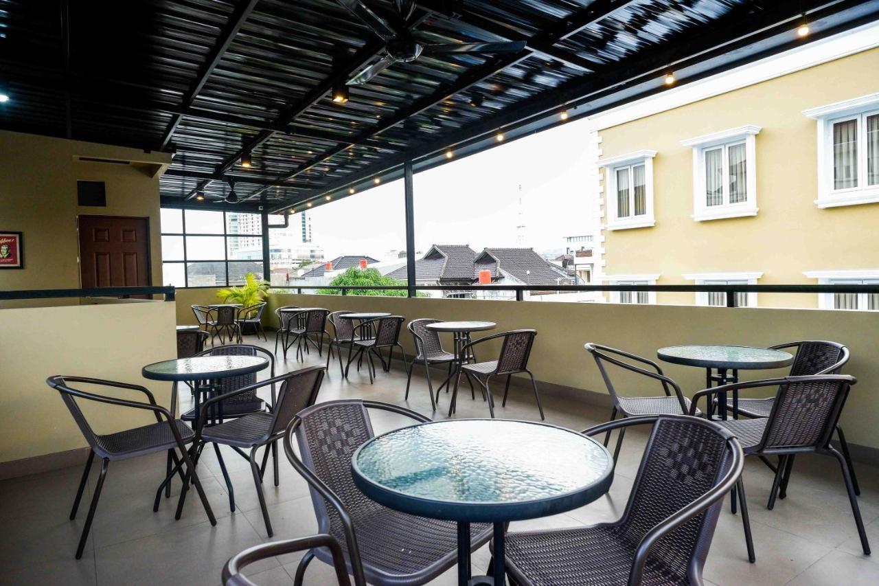 Sans Hotel Empress Simpang Lima Semarang Exterior foto