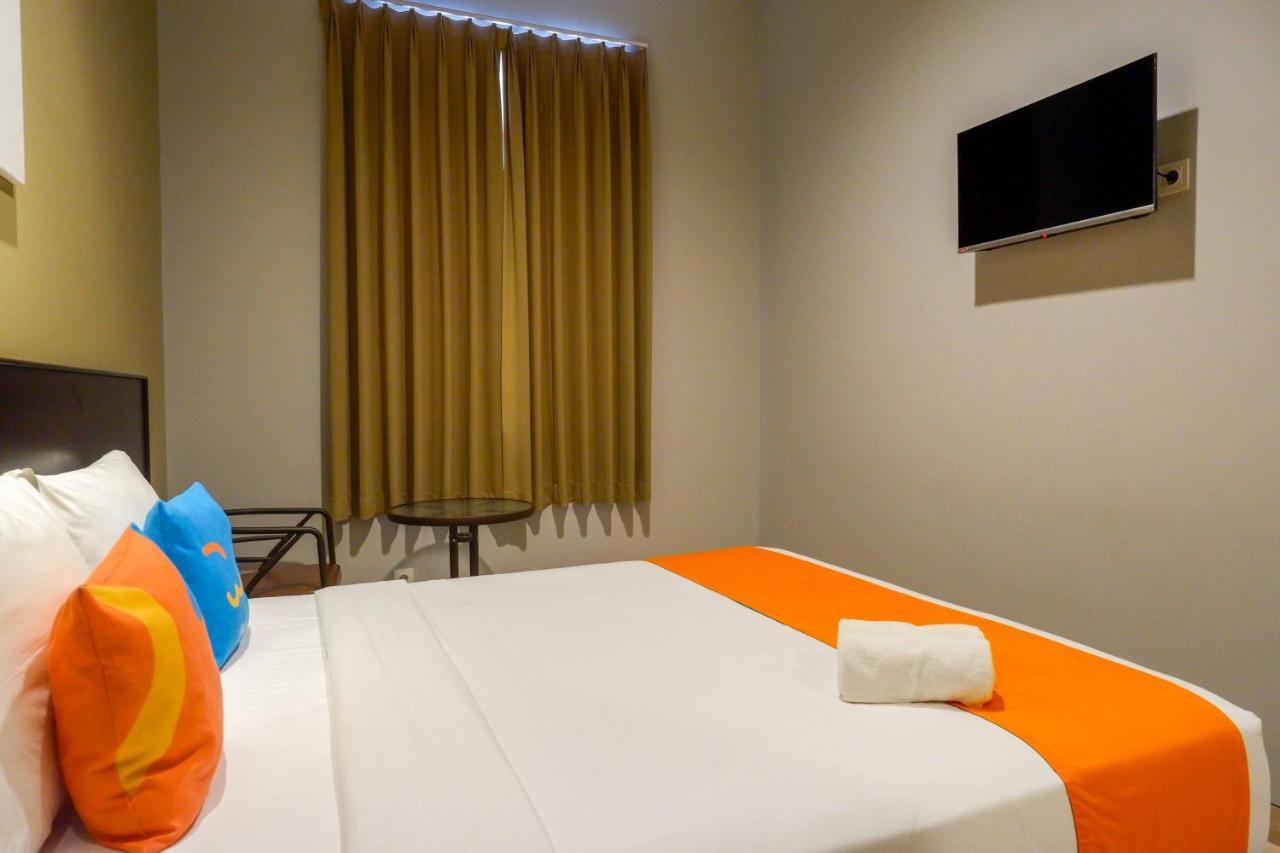 Sans Hotel Empress Simpang Lima Semarang Exterior foto