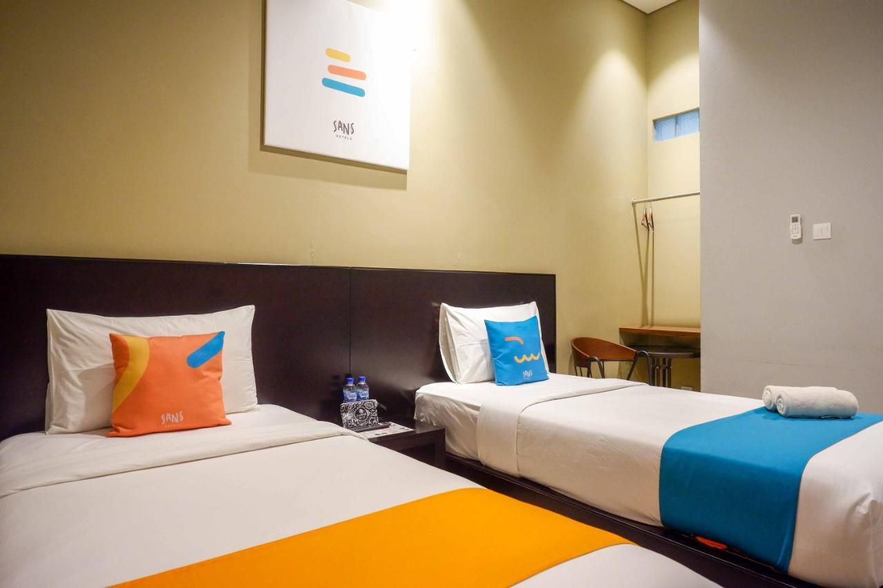 Sans Hotel Empress Simpang Lima Semarang Exterior foto