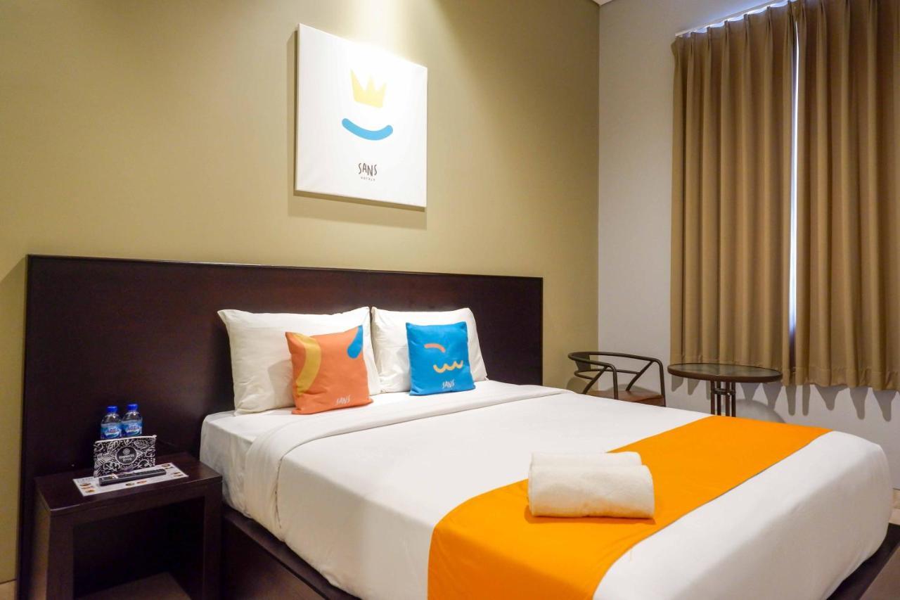 Sans Hotel Empress Simpang Lima Semarang Exterior foto