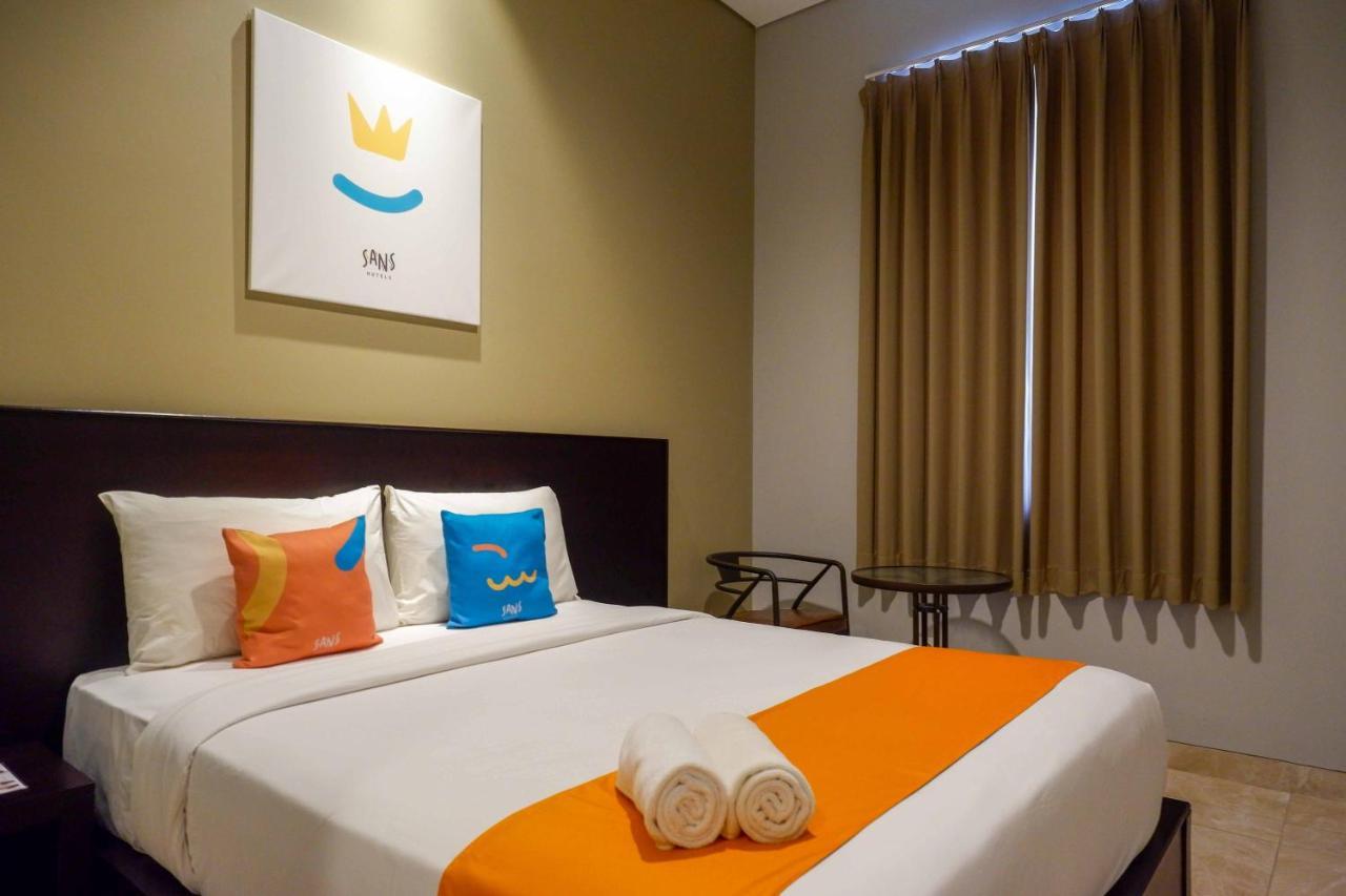Sans Hotel Empress Simpang Lima Semarang Exterior foto