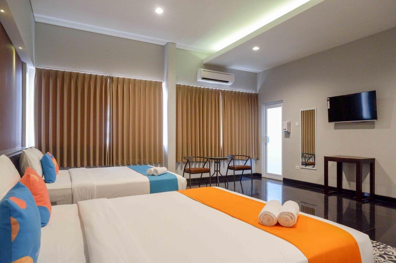 Sans Hotel Empress Simpang Lima Semarang Exterior foto
